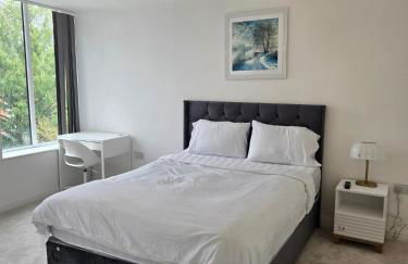 8 Bedroom House Sleeps 20 - Private Garden - Foto 28