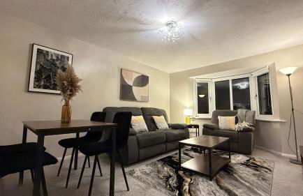 2 Bedroom Ap Close to Woking town with Free Parking - Photo 9