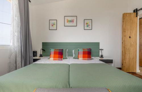 Coastal São Vicente Mountain & Sea View Hideaway with Free Parking - Foto 19