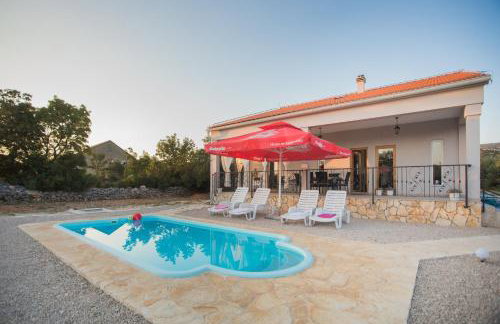 Holiday home with pool Kristal - Foto 1