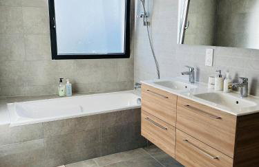 Maison neuve 3 chambres Nantes - confort pour famille & amis, wifi, parking - Foto 14