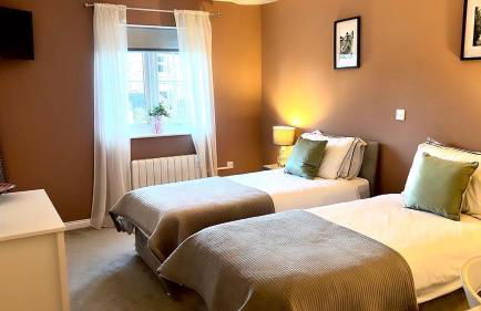 Riverside View - Large, modern 4 bedroom house with hot tub - Foto 13