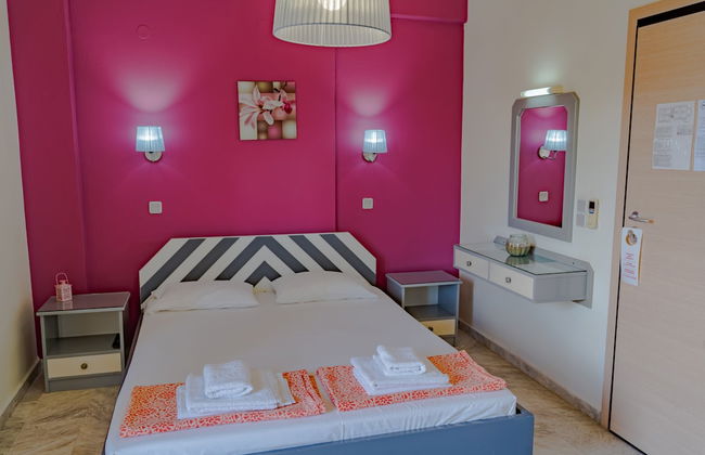 Saint-Trope Studios - Photo 11