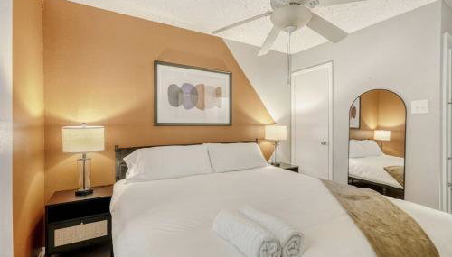 Relaxing King Suite Getaway - Sleeps 4 - Pool, Pkg - Foto 3