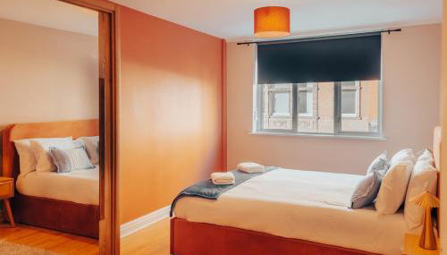 Central Manchester Gem with Stylish 2BR Retreat and Free Carpark - Foto 2