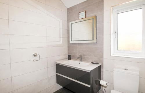 Beside the Sea - Photo 20