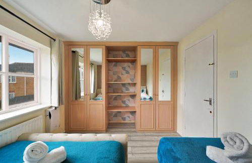 Thames Family Retreat, 2 bed house, Sleeps 6, with Parking and Garden - Foto 14