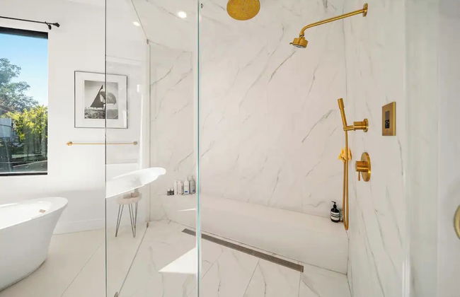 Willow Glen - Hollywood Hills Multi-level Villa With Theater & Pool - Photo 31