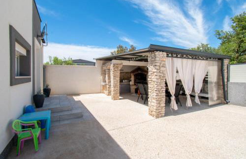 Villa Marsel with Pool & Jacuzzi by Istrabook - Foto 8