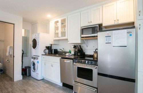 3 Newly Renovated Condos w Water Views - Foto 16