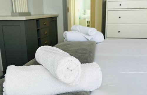 Fabulous Beach Front Holiday Location - Pass the Keys - Photo 35