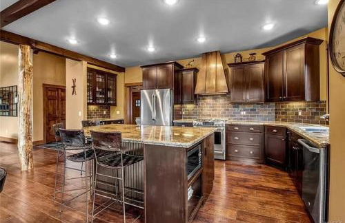 Luxurious Chalet! Hot-tub, Bonfire & Ideal Location for Skiing & Town - Foto 7