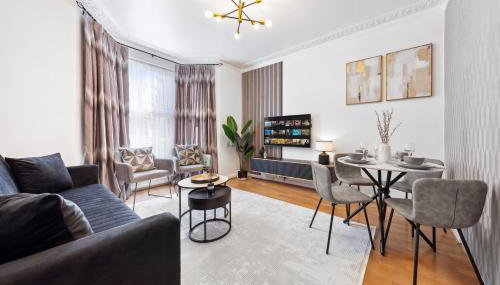 Cosy 4BR Group Home Sleeps 9 Book Now! - Foto 1