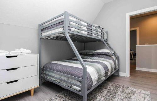 Lux finishes 4 bedroom DSM home Great location - Foto 6