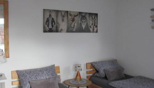 #1Gemütliches ruhiges sonniges Balkonzimmer mit Gemeinschaftsbad W-Lan Airport nah Late Night Check in Haus Nr 9,5 - Foto 2