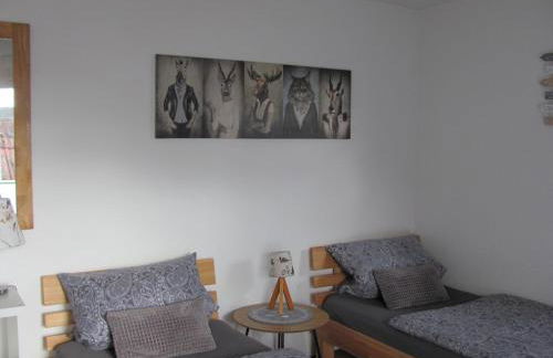 #1Gemütliches ruhiges sonniges Balkonzimmer mit Gemeinschaftsbad W-Lan Airport nah Late Night Check in Haus Nr 9,5 - Foto 2