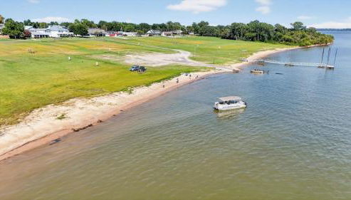 Renovated 4BR Lake Texoma Retreat with Hot Tub - Foto 5