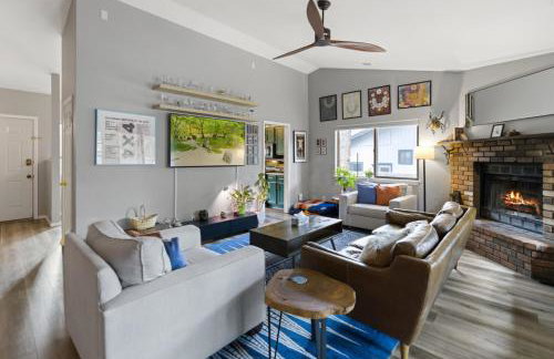 Stylish Home with in Home Gym AC Fully Fenced Yard - Foto 2