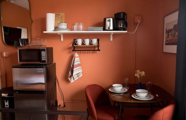 Beverly Boulevard! Cozy Studio! Sleeps 2! - Photo 10