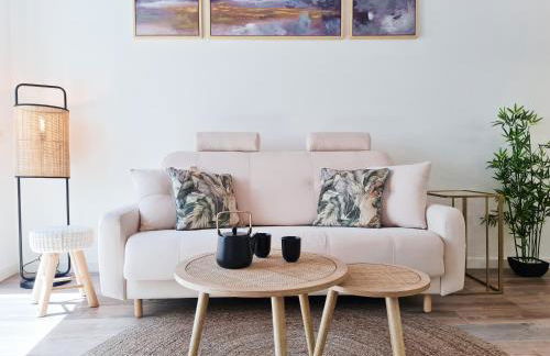 CASA OFICINA - Praia & Centro (300m) - WiFi - AC - Foto 7