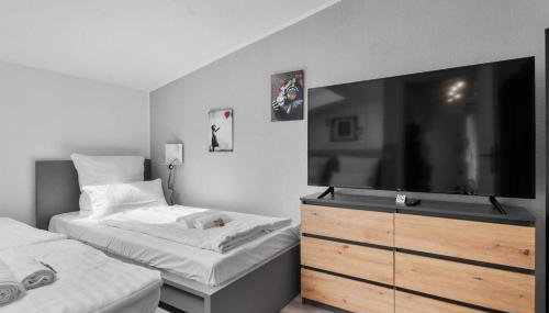 DG - Einfach aber sehr komfortabel - Wohnung für bis zu 12 Personen - Gruppen, Messe, Monteure, Studenten - Voll ausgestattet - 3 Smart-TV 55 Zoll Netflix, 1000 Mbit WLAN, voll ausgestattete Küche - Foto 4