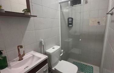 Cantinho Submarino, aproximadamente 10 minutos caminhando até a praia do Forte, com Ar condicionado - Photo 18