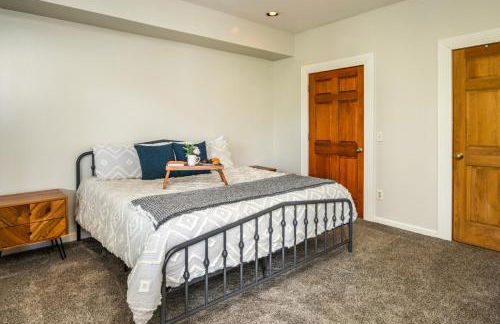 Stunning 4BR Retreat, Deck, Ping Pong, Near Marina - Foto 23