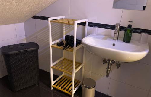 STN Deluxe Suite - Ferienwohnung mit 2 Schlafzimmer & Parkplatz, Highspeed WLAN, Netflix Premium, Zentral zu Audi & Schwarz Gruppe - Foto 15