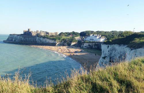 Broadstairs Beach Holiday Apartments, seafront stays opposite Kingsgate Bay with a parking space - Foto 61
