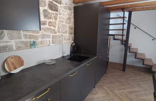 Apartman old house in Kastel Kambelovac - Photo 8