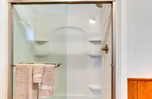 Cozy Oklahoma Retreat with Patio, Fire Pit and Grill! - Foto 13