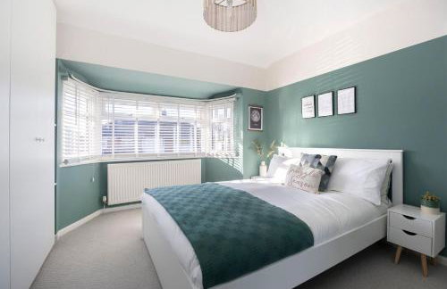 Charming 3 Bed Home in Churchdown with Hot Tub - Foto 4