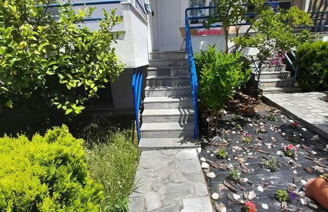 Impeccable 2-bed House in - Photo 36