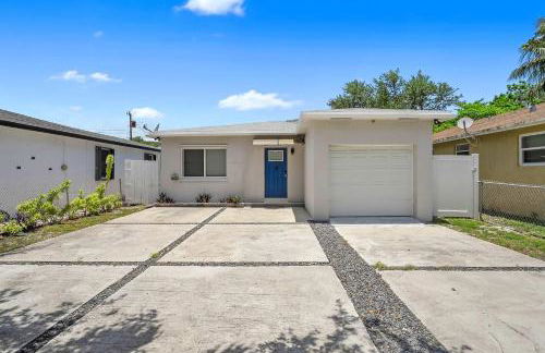 Modern 3 BR Villa Near Beach & FLL - Photo 3