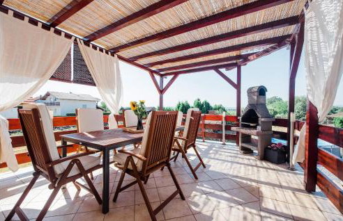 Stunning Home In Velika - Photo 2