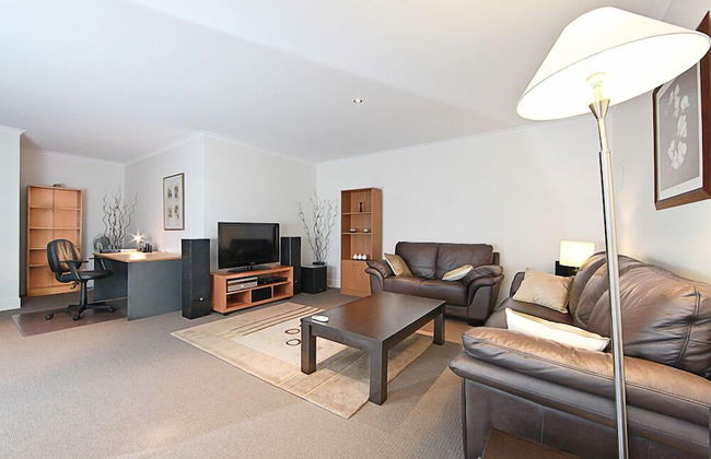 Accommodate Canberra - The Avenue - Photo 1