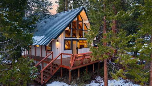Peaceful Tahoe Retreat by AvantStay Cozy Modern Cabin • Sauna Hot Tub Fireplace • Near Lake - Foto 2, Other