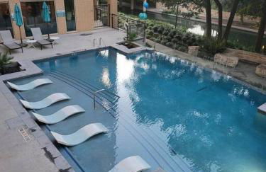 Beautiful Condo on Riverwalk King Suite w Free Parking Pet Friendly Centrally Located on the Riverwalk - Foto 30