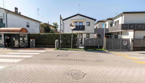 Stylish house near Venice With Parking - Photo 2