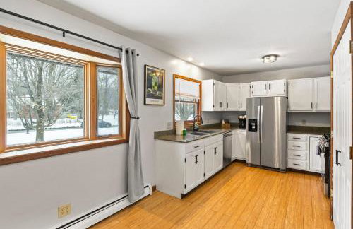 Near Ithaca!Hot Tub! LRG Home!Sleeps 14! Dogs ok! - Foto 23