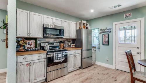Stockyards! Less than 3 mins-Sleeps 8 -Gable House - Foto 4