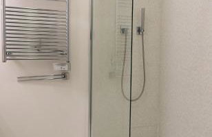 Two Bedroom Luxury Apartment - Balcony with View of Notre Dame - Photo 26