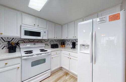 Romar Tower Beachfront Condos - Foto 72