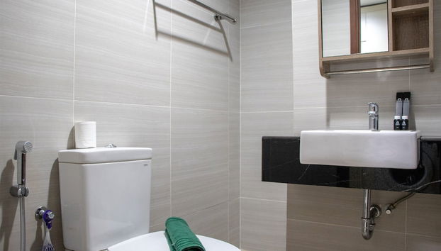 Scenic And Comfortable Studio At West Vista Apartment - Foto 5, Baño