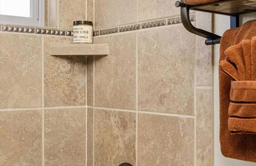 Modern Red Lodge Cabin - Walk to Broadway Ave - Foto 30