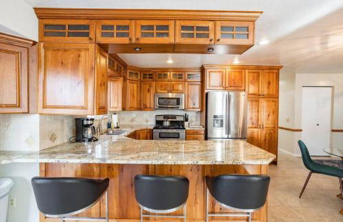 Spacious Stay near Airport, Downtown & Ski Resorts - Photo 5