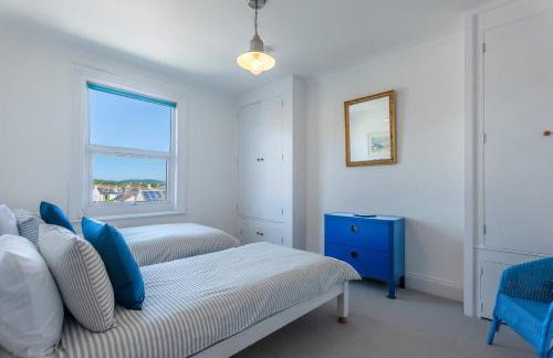 Rooftop Hideaway -Central Coastal Flat - Sea Views - Photo 13