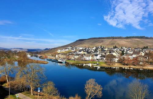 Elegant Apartment with Direct River View, Balcony and Parking in Bernkastel-Kues - Photo 23