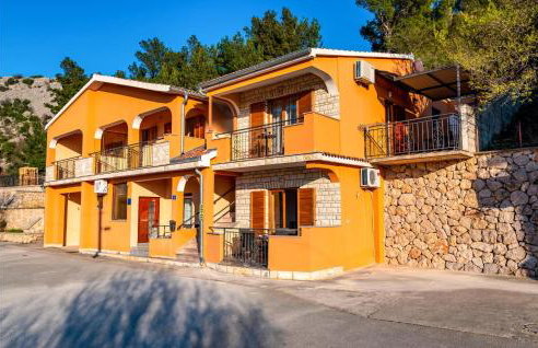 2 Bedroom Amazing Apartment In Modric - Photo 1