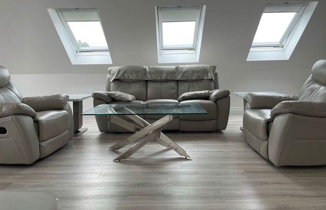 Luxury Waterfront Apartment - Photo 11